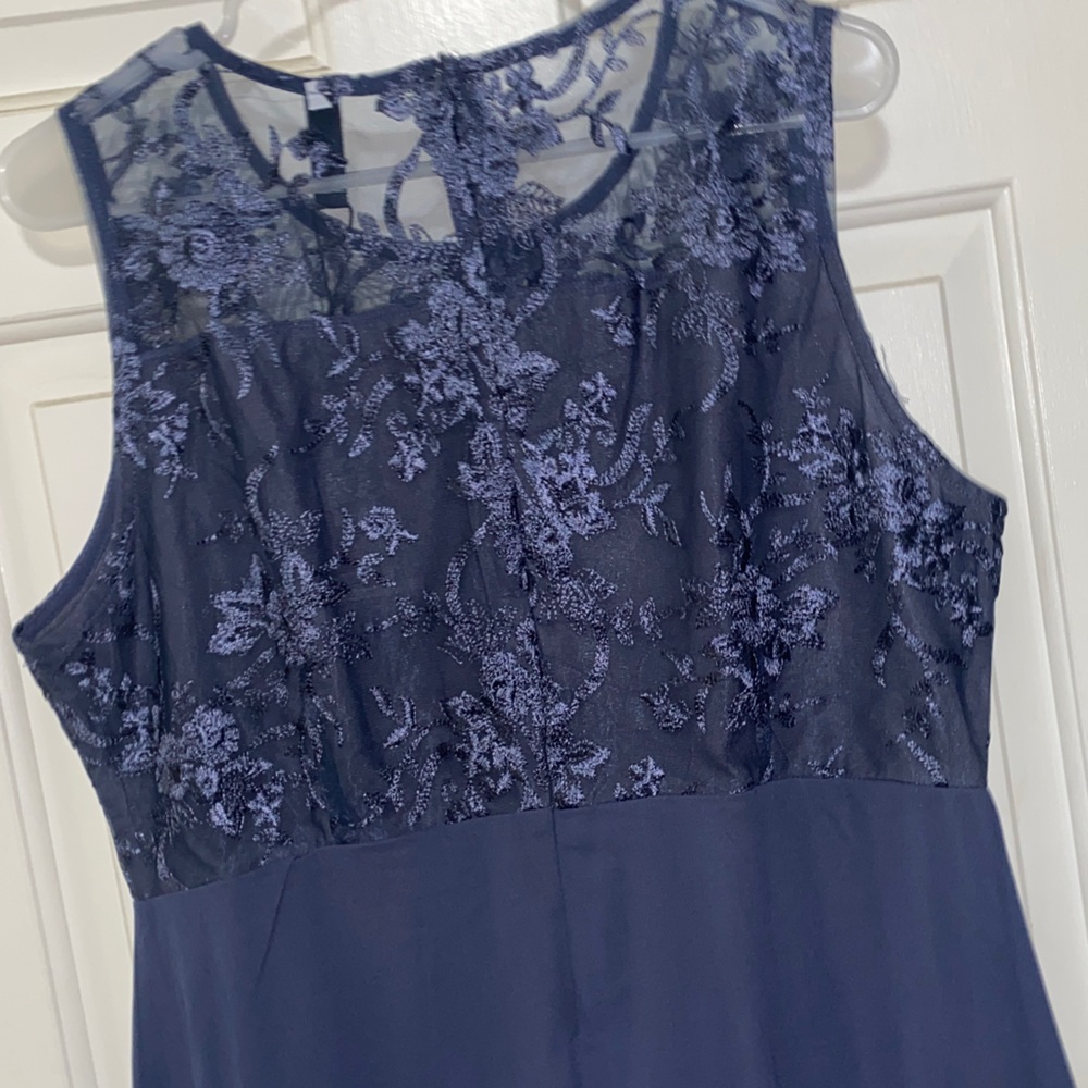 Chic Navy Floral Lace Midi Dress - Picture 5 of 6